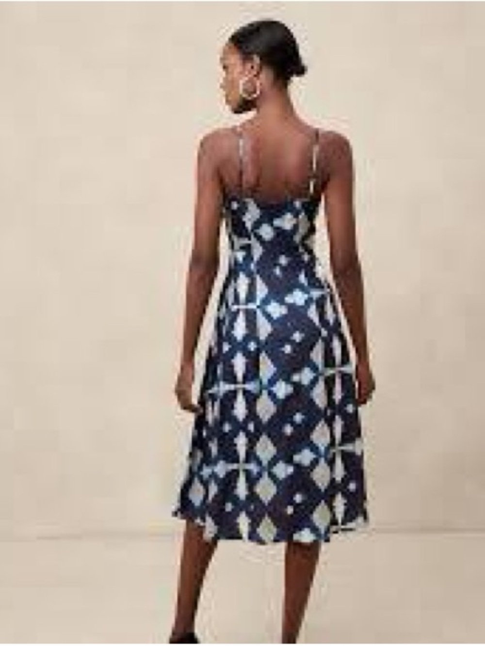 Banana Republic Factory Blue and Cream Diamond-Print Midi Dress - Picture 4 of 8